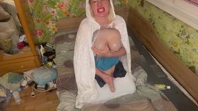 queen in white hood tease, suck and oil handjob the tranny till cum