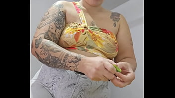 Gosto de soca o shorts na buceta pra deixa ela bem rachada