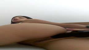 me masturbo el ano deliciosamente para que veas mi carita de perra