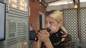 Summer Tests Her Blowing Pressure Again (MP4 - 1080p)