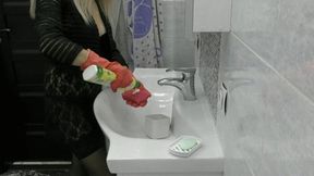 Cleaning the toilet MP4 HD 720p