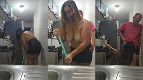 marido corno pega sua mulher na cozinha meti a pica e goza dentro sem camisinha