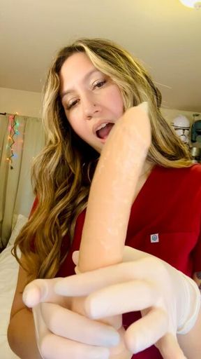 8 min After a long days of work I need to pleasure myself but with a twist! I add a condom to my dildo and fuck it! with of course gloves!🧤🥵🔥💋