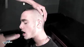 Fred Sneaker cruises a twink in a gay club locker room