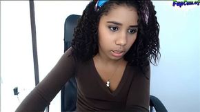 Cute Black amateur teen twerking her butt on webcam