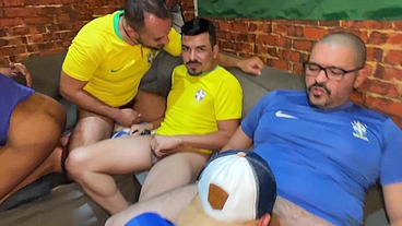 Brasil ganho o jogo e teve nossa festa com muito leite e pica nas cuceta.