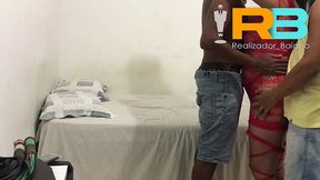 brazillian bull, realizador baiano recebendo casal bia hotwife e marido corno de ferias em salvador, festinha de boas vindas orgia, rb dividindo a putinha carioca casada com amigos na frente do cucko