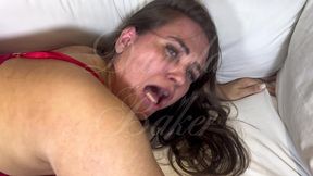 esposinha puta rabuda da a bocetinha e cuzinho rosinha para o big rasta na frente do corno