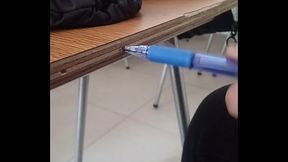 Lapiz homosexual se folla a mesa nerd timida