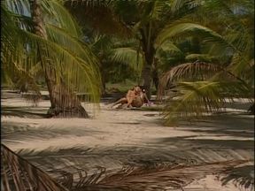 Love on the beach...pussy licking pussy fucking, orgasm in mouth