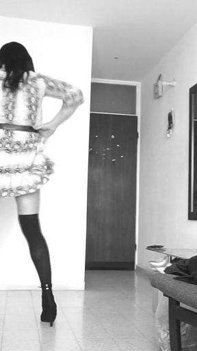 You Can Ride the Subway Like This and Show Everyone