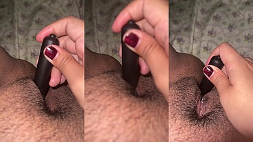 Tocándome rico, necesito un dildo mas grande
