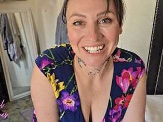 Stepsister teased me in to getting hard for her at the family get together
