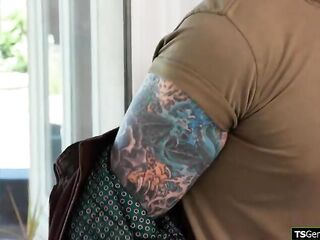 Who can withstand a hawt trans babysitter