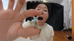 I play with you with my fingers This is your cage