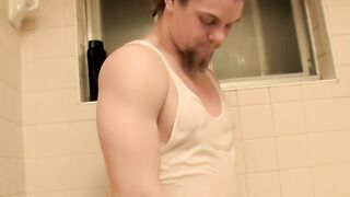 Straight hunk washes his shaved cock and wanks in the shower