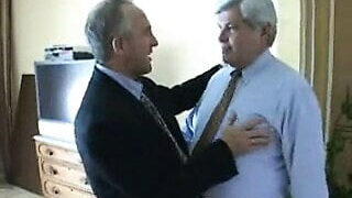 Геи-медведи получают анальный трах, большой член