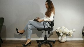 Toe tapping in blue jeans WMV