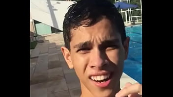 SALTIBUN GOSTOSINHO NA PISCINA