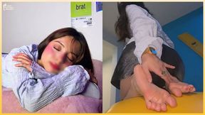 Ela - 18 Years Old - Latina Foot Modeling - Girl Next Door Feet - Amateur Feet - Real Life Foot Fetish