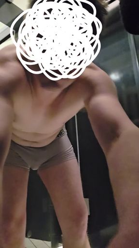 Hose down in the public changing room of the thermal baths