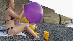 Alla does B2P purple balloon 16" on the beach!!!