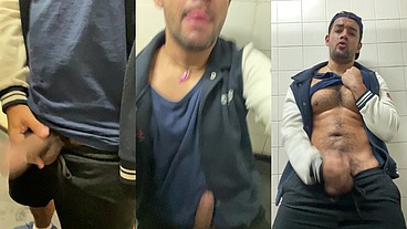 Fazendo a festa dos machos no banheiro publico, frio la fora, pica aqui dentro.