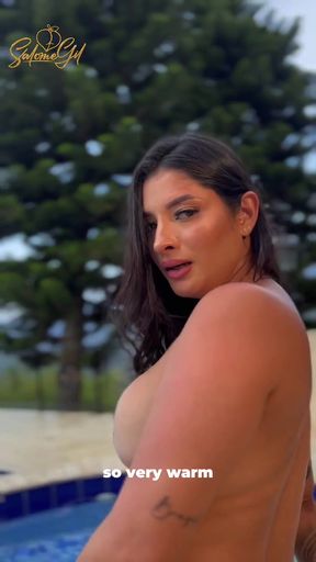 Big-ass Colombian Woman Fucks Her Ass with a Dildo in the Jacuzzi