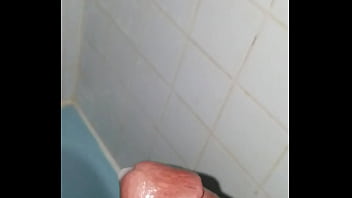 ScoopLuva jerking off in the shower