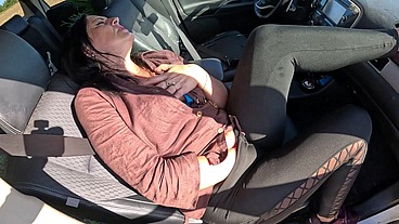 Intense Car Play – Tight Leggings Masturbation, Blowjob & Messy Facial 305