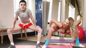 ”Jordi Polla has a sizzlingly sexy MILF Rebecca More as a Fitness Partner”