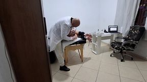 a milf gets fingered by the proctologist during an anal exam.
