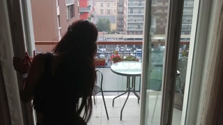 Amateur girl masturbate on the balcony in front of all the world and she almost get caught