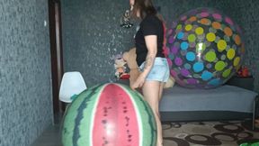 looner play with watermelon beachball