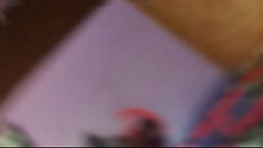 le digo que se tape la boca para que no nos escuchen sus pap&aacute_s seg&uacute_n est&aacute_bamos estudiando