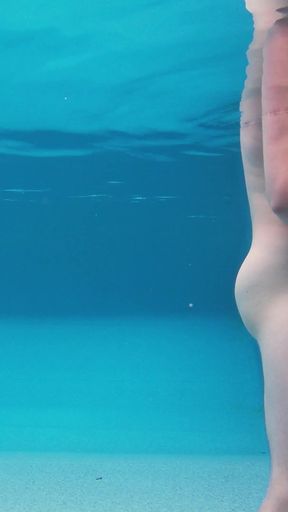 My Darling Fucks Me in the Pool of the Villa!