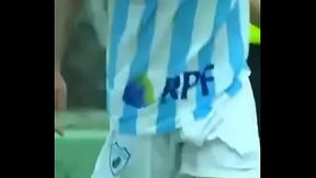 jogador sai do banco de reserva de pau duro