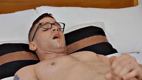 Muscled masturbation jock cums on his face when he reaches the end