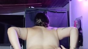 Curvy Latina model strips and shows off big ass