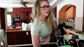 INEED2PEE Red August bursting to pee her tight pants MP4