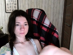 Live brunette camgirl toys masturbation orgasm on webcam