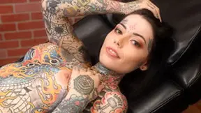 Tiger Lilly Gets Her Forehead Tattooed - AltErotic