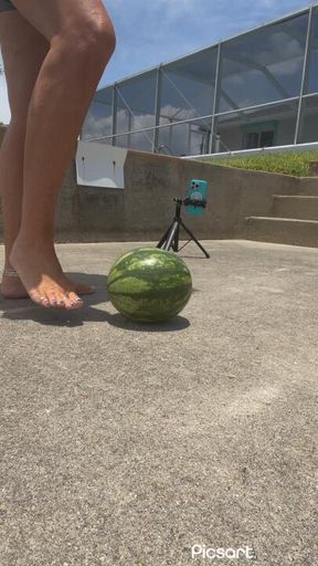 Watermelon crush in real time and slow motion