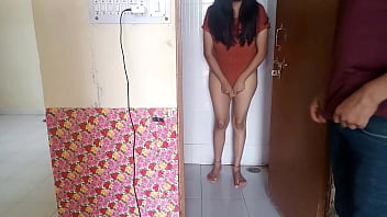 बाथरूम में चुपके से देख रहे जवान पडोसी को भाभी ने बुलाकर चूत चुदाई XXX Bathroom Sex