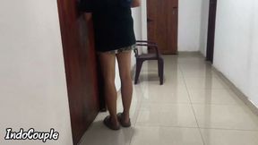Gadis muslim berhijab aku mergokinya di kamar hotelku. Cewek sange ini lagi asik muasin memek bejatnya