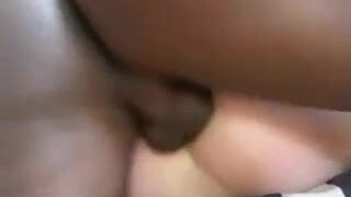 Duro polvo anal para una puta británica rubia