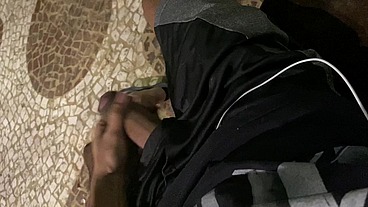 tirando o pauzao pra fora na praia de santos a noite