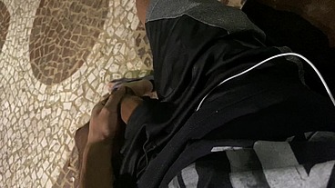 tirando o pauzao pra fora na praia de santos a noite