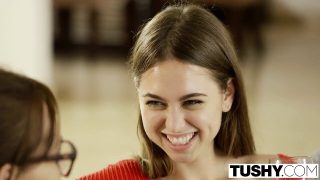 Brunetten Riley Reid får analt knull