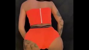 MC Mirella Dan&ccedil_ando de shortinho